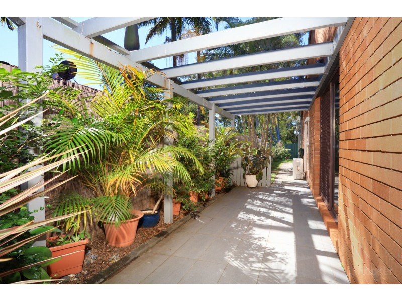 2/49 Morinda Way, Labrador QLD 4215