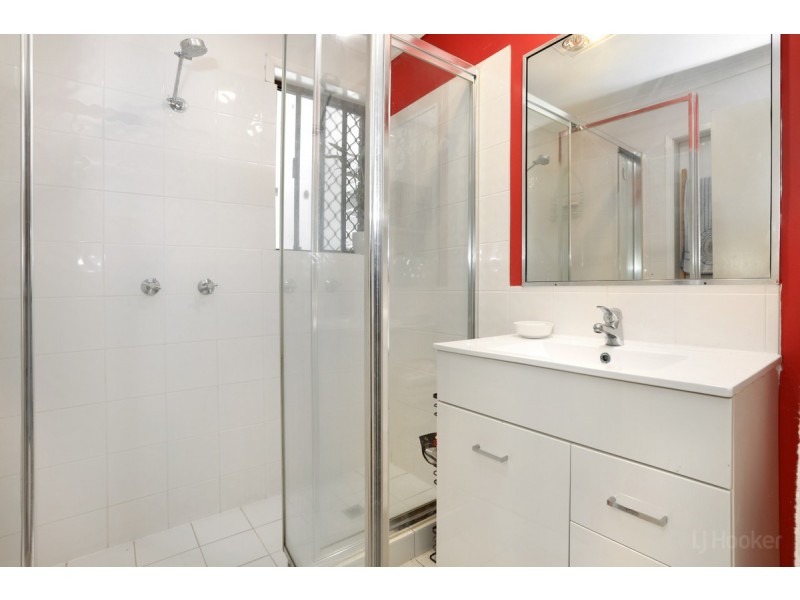 2/49 Morinda Way, Labrador QLD 4215