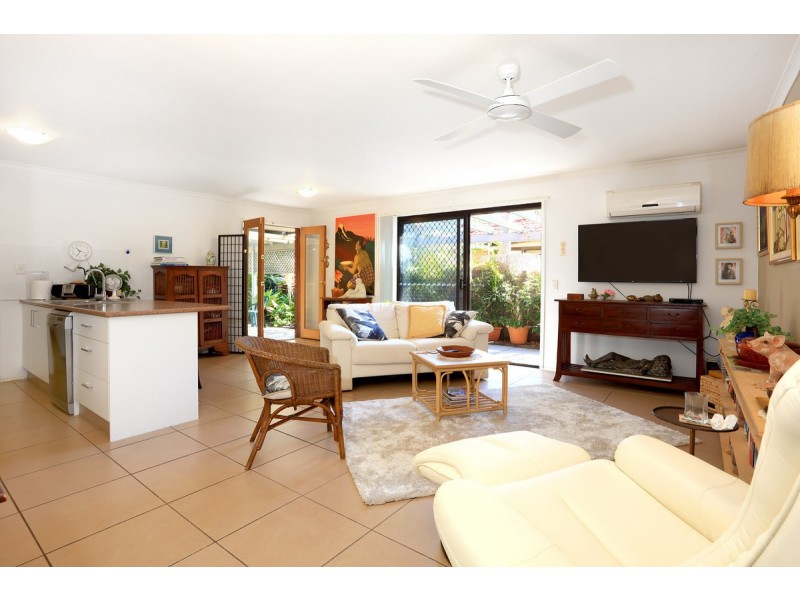 2/49 Morinda Way, Labrador QLD 4215