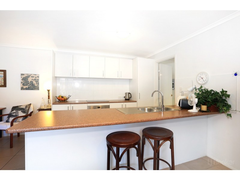 2/49 Morinda Way, Labrador QLD 4215