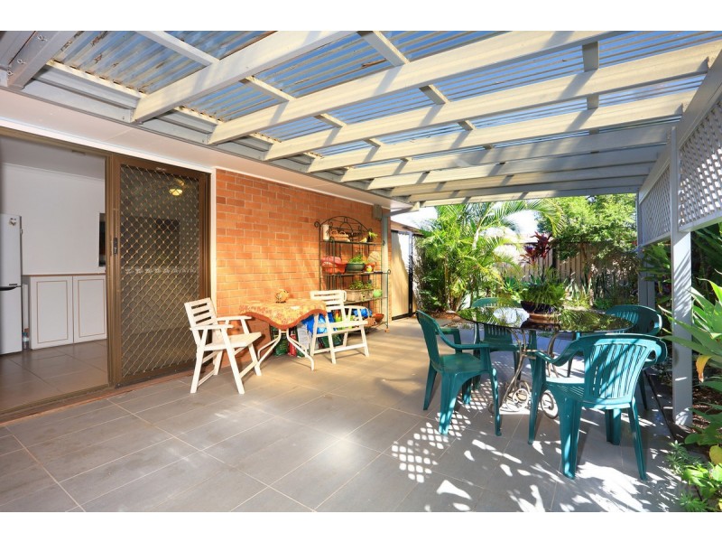 2/49 Morinda Way, Labrador QLD 4215