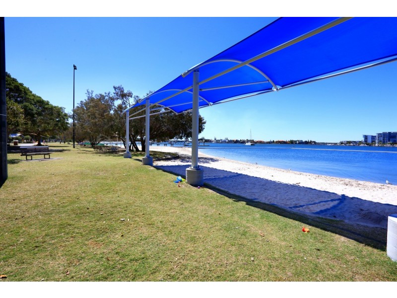 1/28 Errol Avenue, Paradise Point QLD 4216
