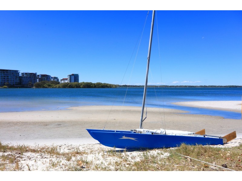 1/28 Errol Avenue, Paradise Point QLD 4216