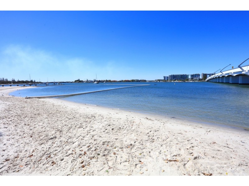 1/28 Errol Avenue, Paradise Point QLD 4216