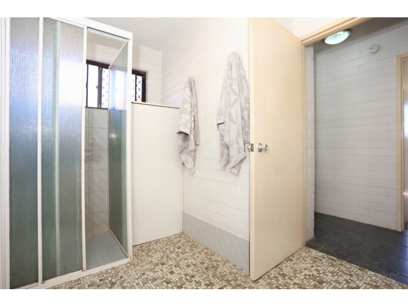 1/28 Errol Avenue, Paradise Point QLD 4216