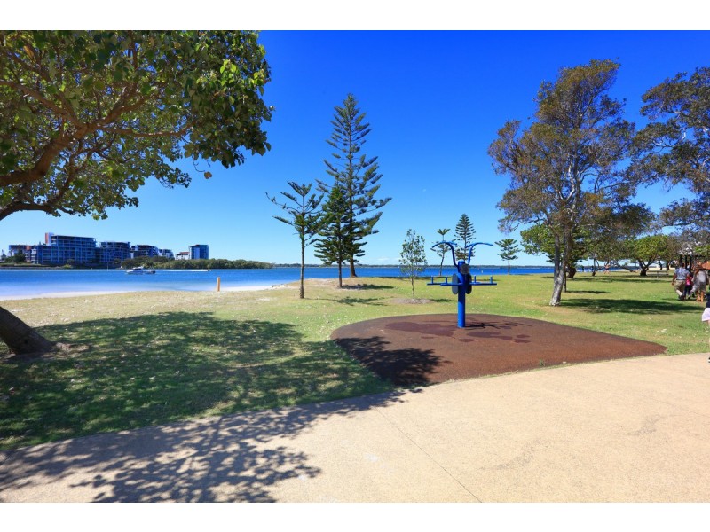 1/28 Errol Avenue, Paradise Point QLD 4216