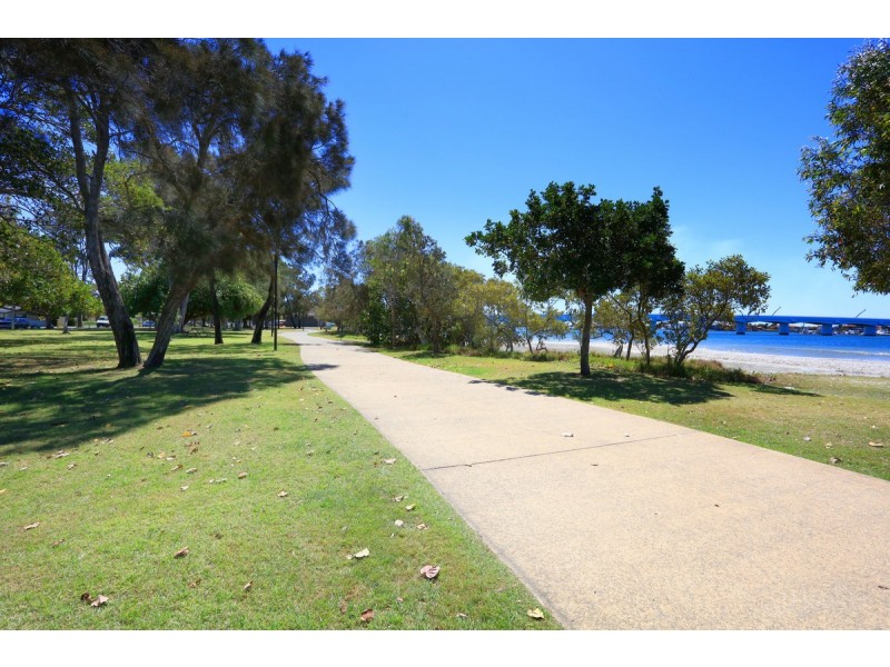 1/28 Errol Avenue, Paradise Point QLD 4216