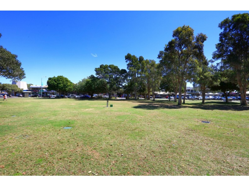 1/28 Errol Avenue, Paradise Point QLD 4216