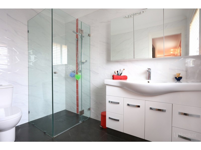 5 Sage Court, Runaway Bay QLD 4216