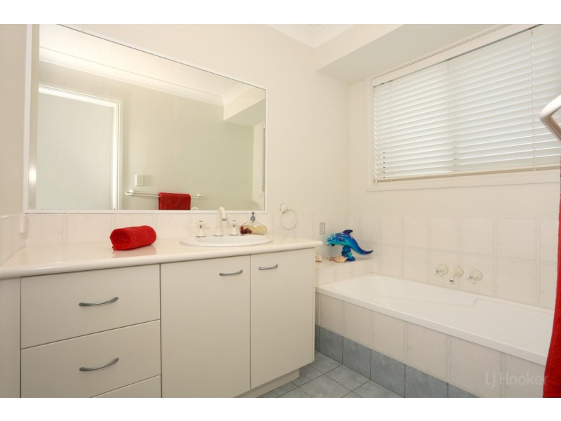 5 Sage Court, Runaway Bay QLD 4216