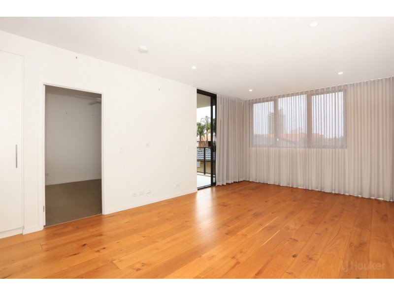 307/110-112 Frank Street, Labrador QLD 4215