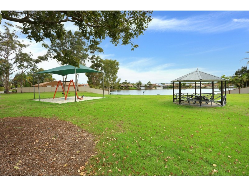 1/5 Kangaroo Avenue, Coombabah QLD 4216