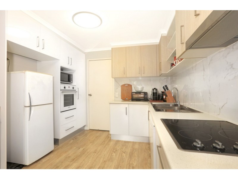 1/5 Kangaroo Avenue, Coombabah QLD 4216