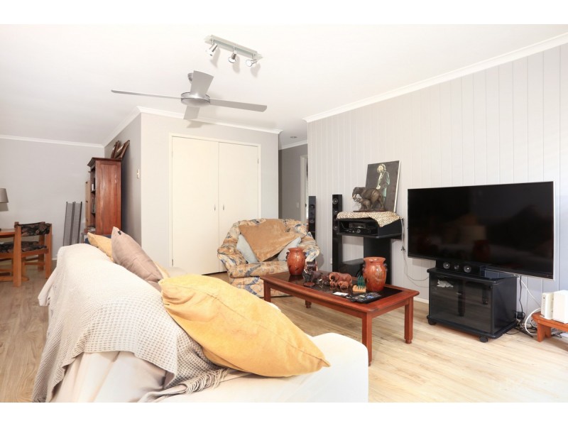 1/5 Kangaroo Avenue, Coombabah QLD 4216