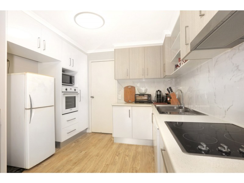 1/5 Kangaroo Avenue, Coombabah QLD 4216