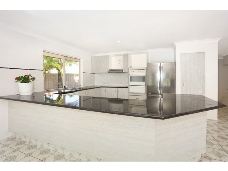 7 Edgeworth Place, Helensvale QLD 4212