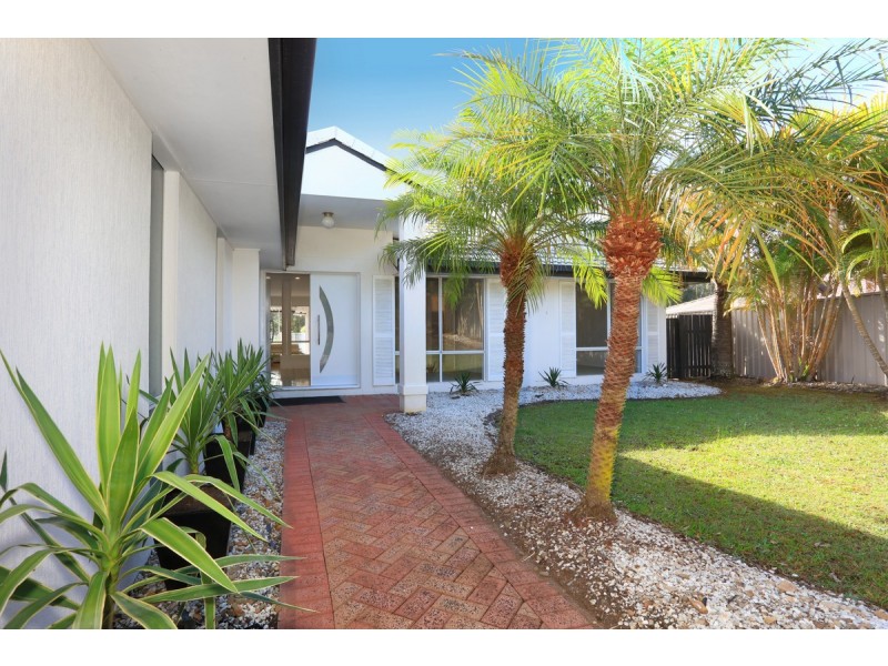 7 Edgeworth Place, Helensvale QLD 4212