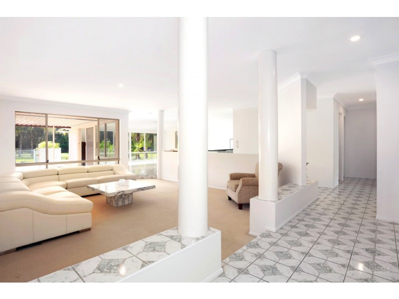 7 Edgeworth Place, Helensvale QLD 4212