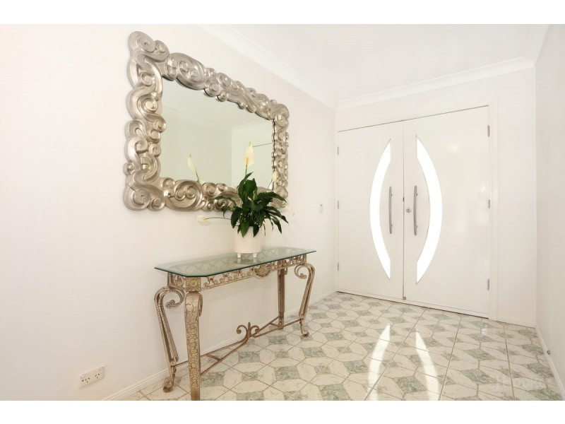 7 Edgeworth Place, Helensvale QLD 4212