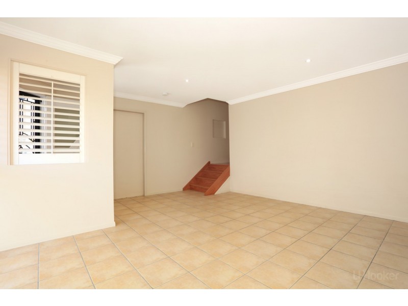 2/36 Poinsettia Avenue, Hollywell QLD 4216