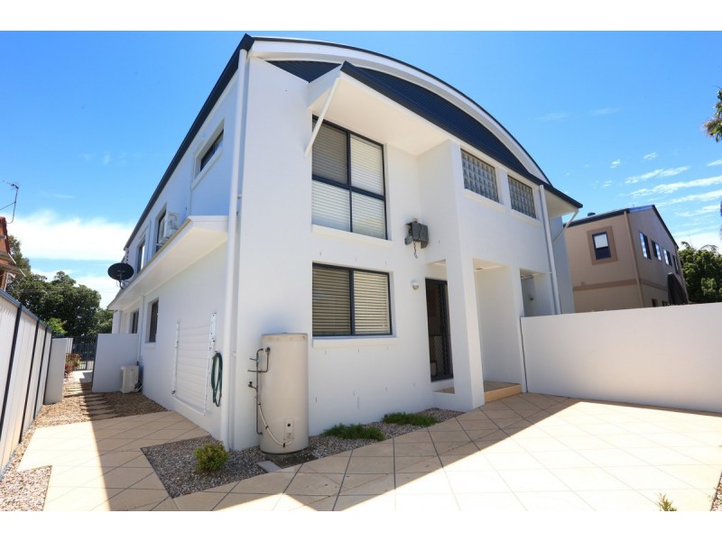 2/36 Poinsettia Avenue, Hollywell QLD 4216