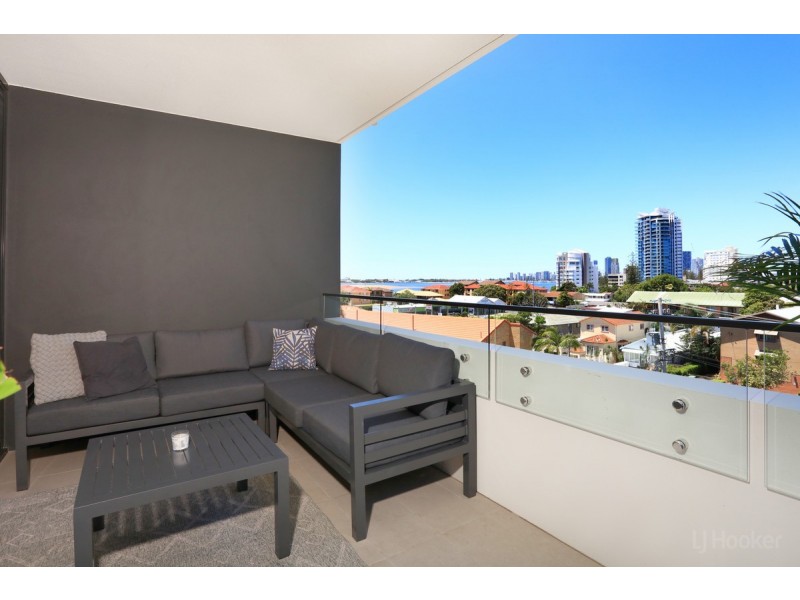 510/110 Frank Street, Labrador QLD 4215