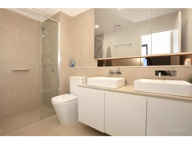 510/110 Frank Street, Labrador QLD 4215