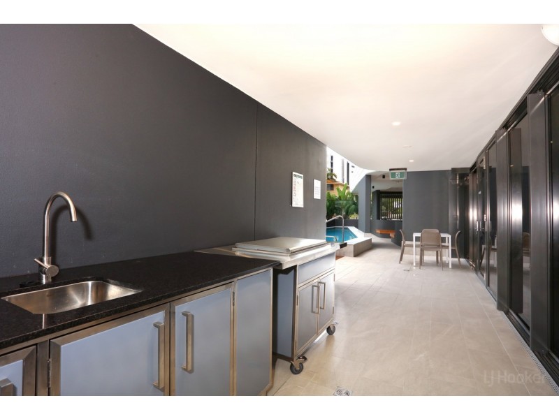 510/110 Frank Street, Labrador QLD 4215