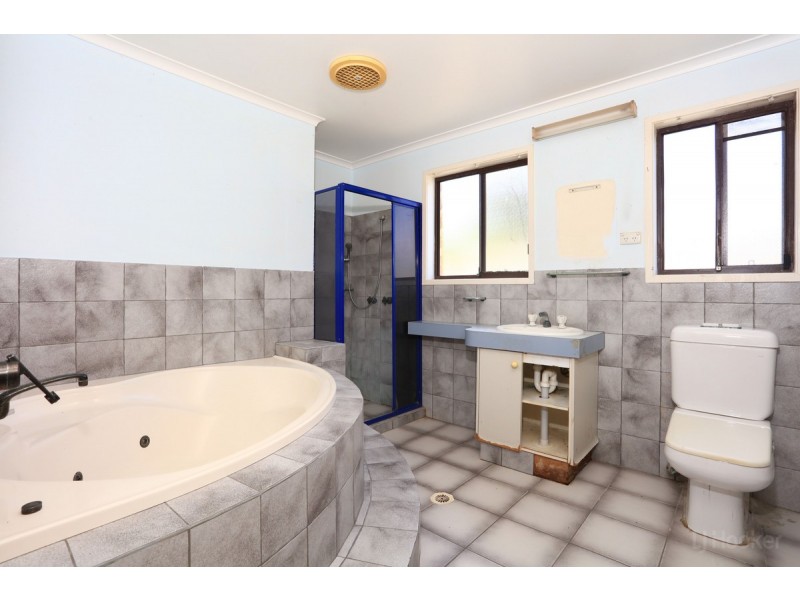 11 Wendoree Way, Coombabah QLD 4216