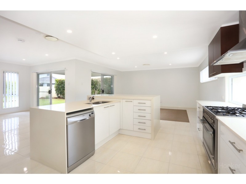 6 Iridium Drive, Hope Island QLD 4212