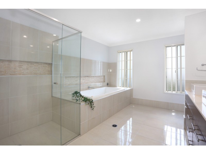 6 Iridium Drive, Hope Island QLD 4212