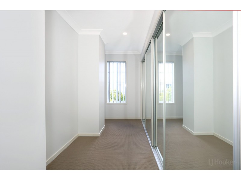 6 Iridium Drive, Hope Island QLD 4212