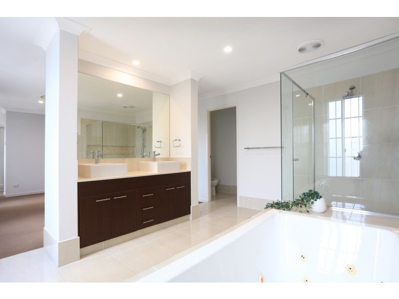 6 Iridium Drive, Hope Island QLD 4212