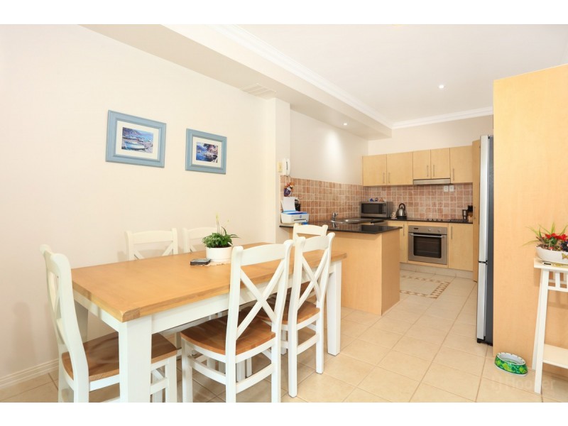 8/395 Pine Ridge Road, Runaway Bay QLD 4216