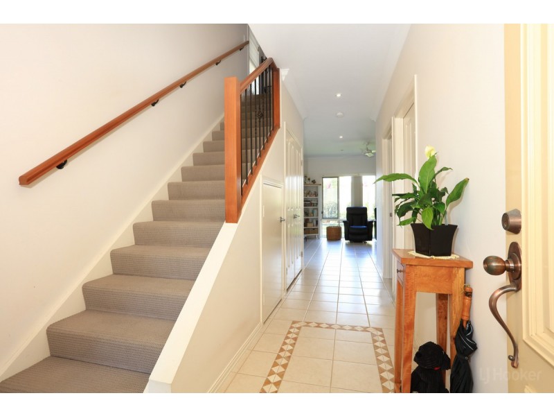 8/395 Pine Ridge Road, Runaway Bay QLD 4216