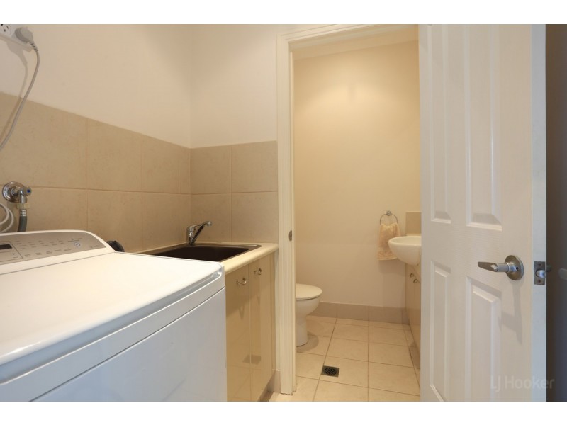 8/395 Pine Ridge Road, Runaway Bay QLD 4216