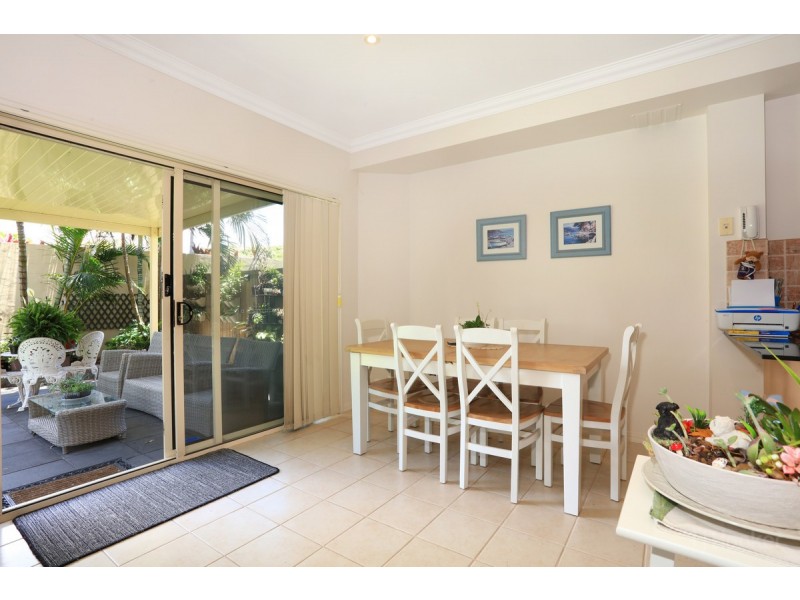 8/395 Pine Ridge Road, Runaway Bay QLD 4216