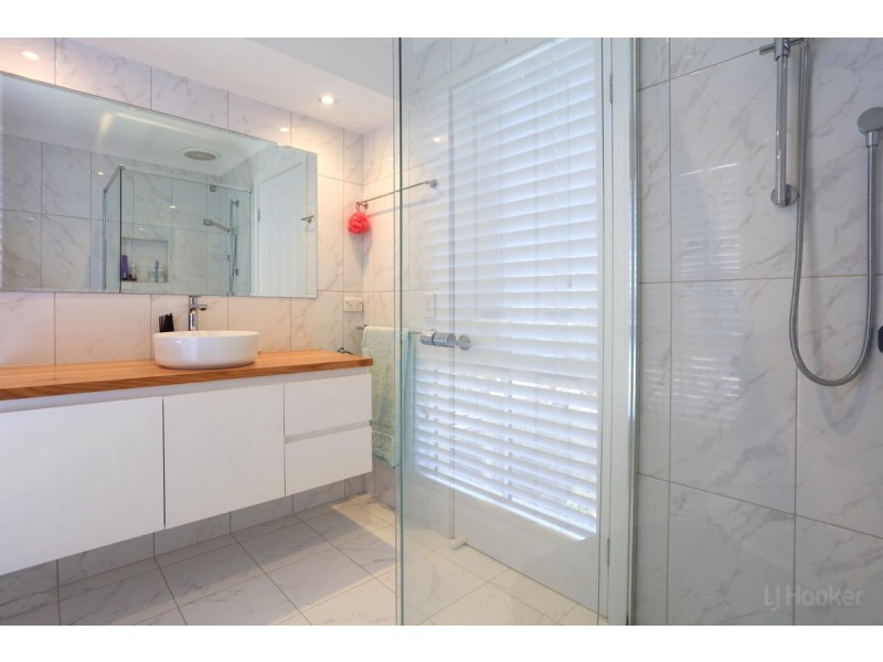 8/395 Pine Ridge Road, Runaway Bay QLD 4216