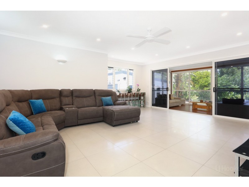 82 Boykambil Esplanade North, Hope Island QLD 4212