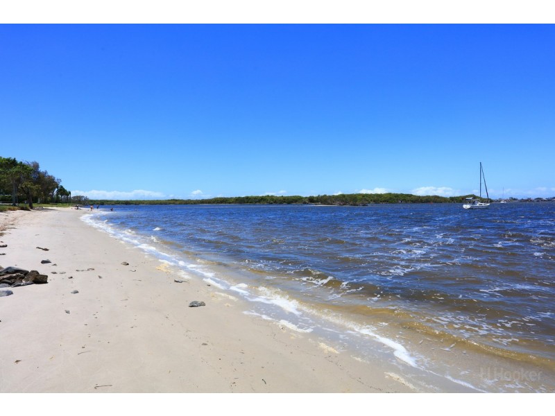 82 Boykambil Esplanade North, Hope Island QLD 4212