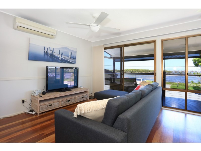 82 Boykambil Esplanade North, Hope Island QLD 4212