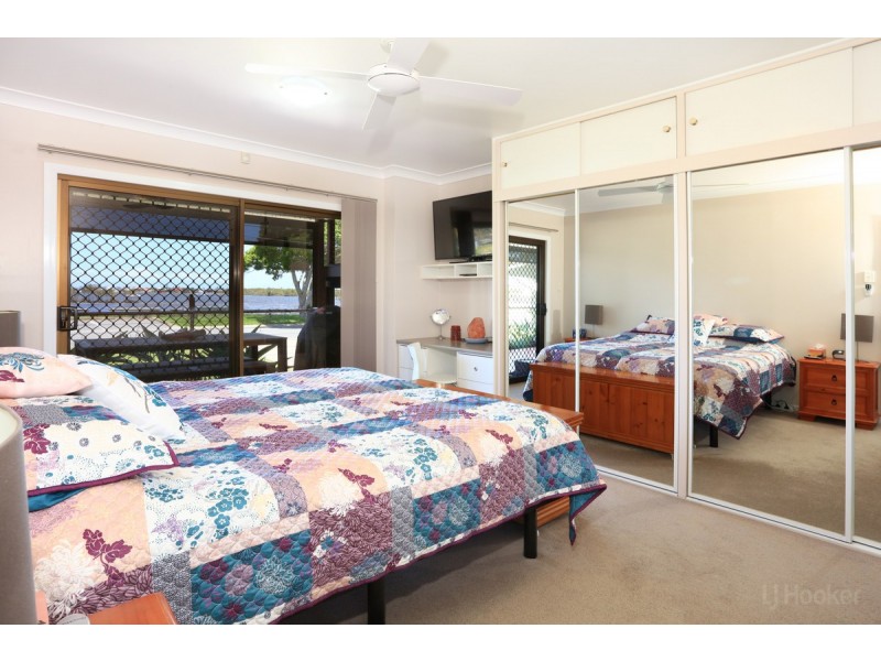 82 Boykambil Esplanade North, Hope Island QLD 4212