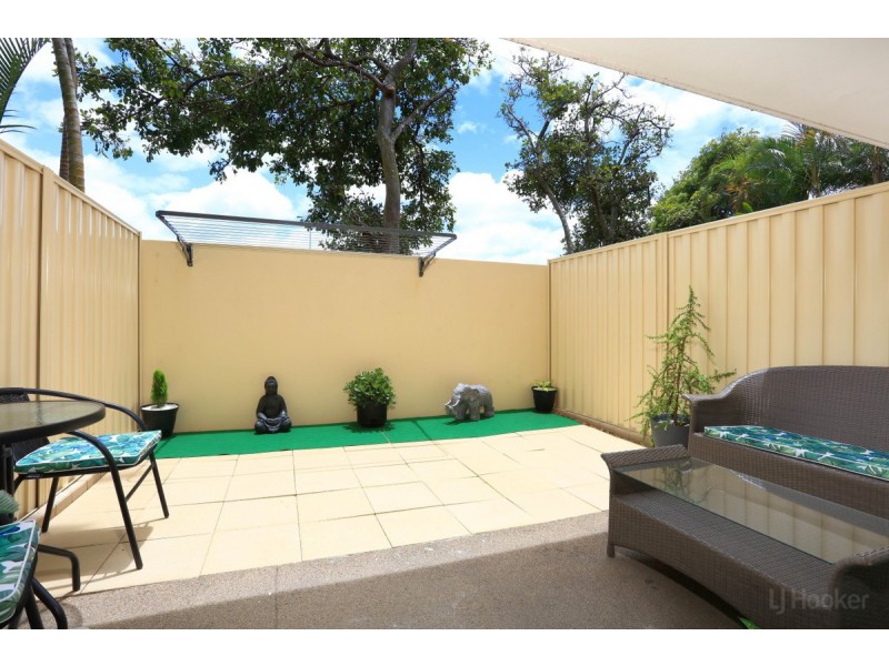 8/125 Frank Street, Labrador QLD 4215
