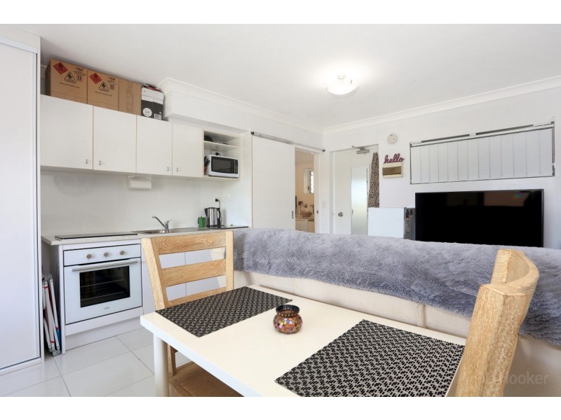 8/125 Frank Street, Labrador QLD 4215