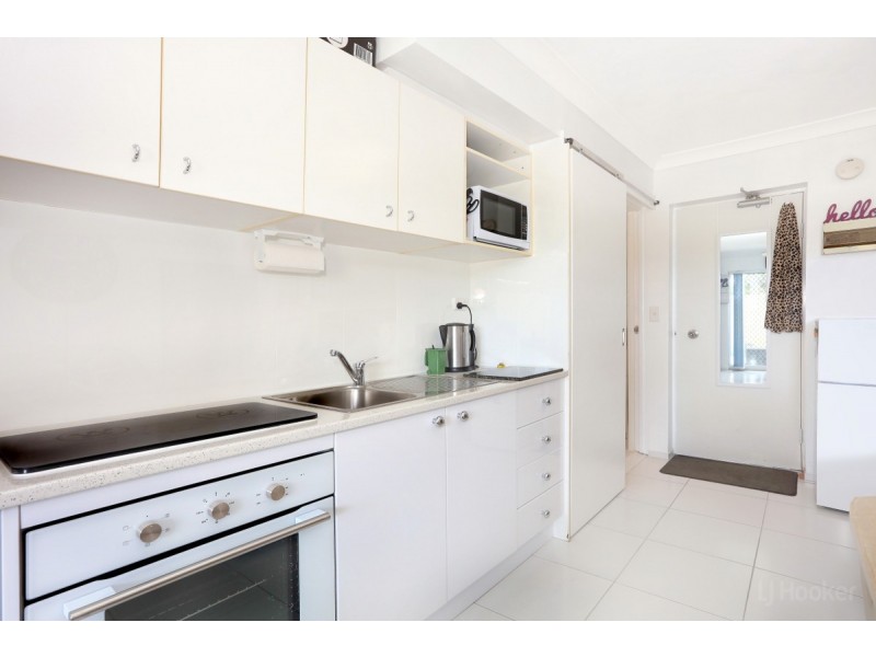8/125 Frank Street, Labrador QLD 4215