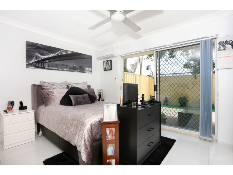 8/125 Frank Street, Labrador QLD 4215