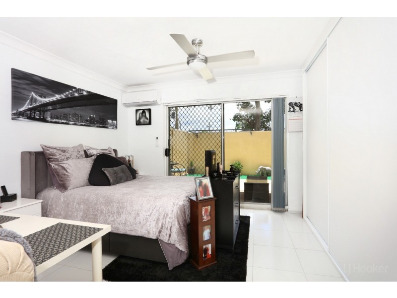8/125 Frank Street, Labrador QLD 4215