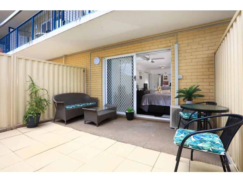 8/125 Frank Street, Labrador QLD 4215