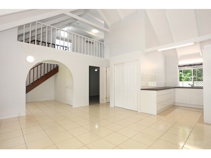 1/18 Eurimbula Court, Paradise Point QLD 4216