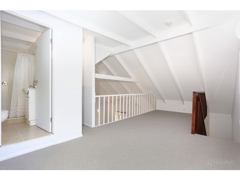 1/18 Eurimbula Court, Paradise Point QLD 4216